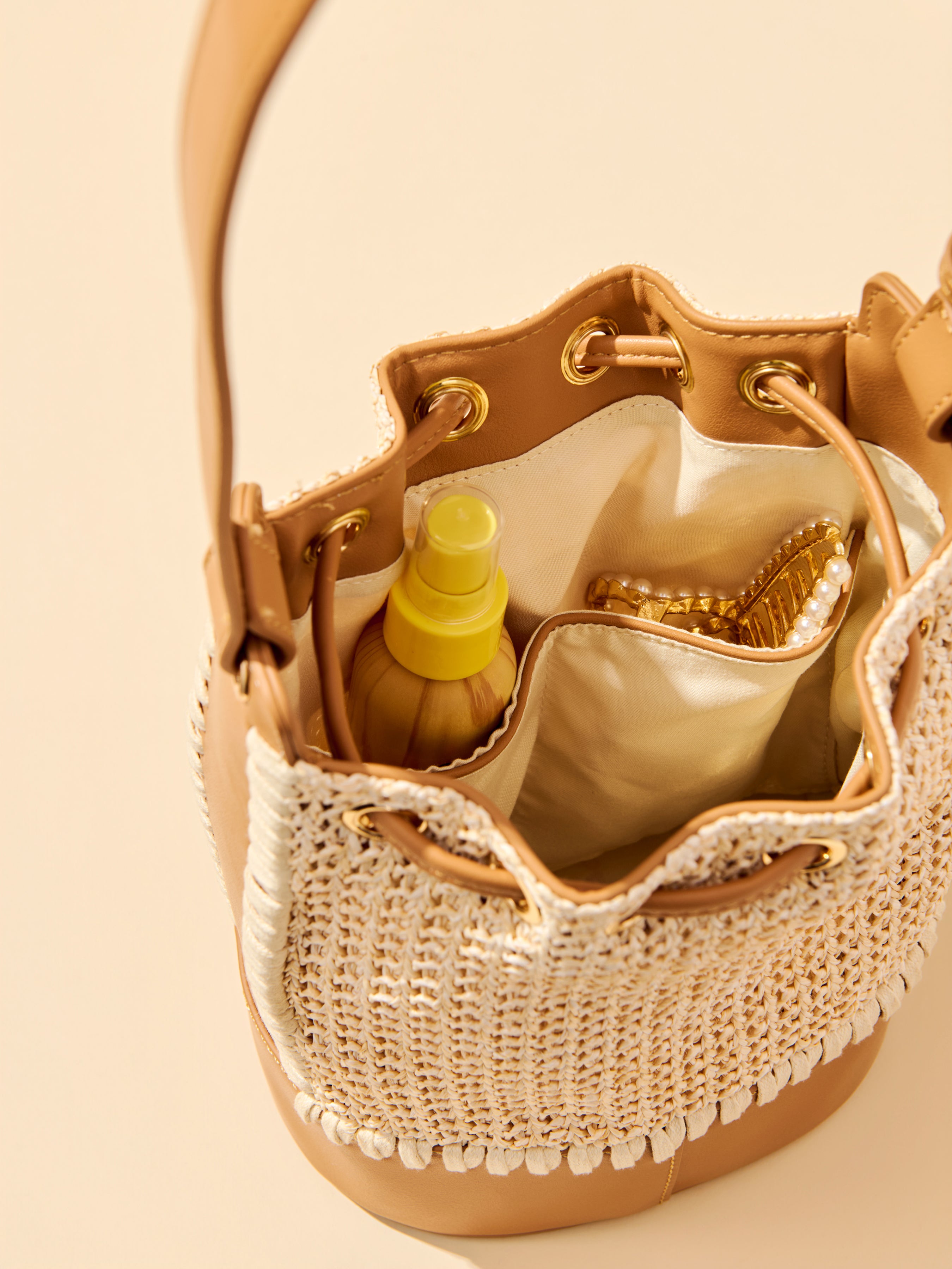 Shiraleah Mia Bucket Bag TAN