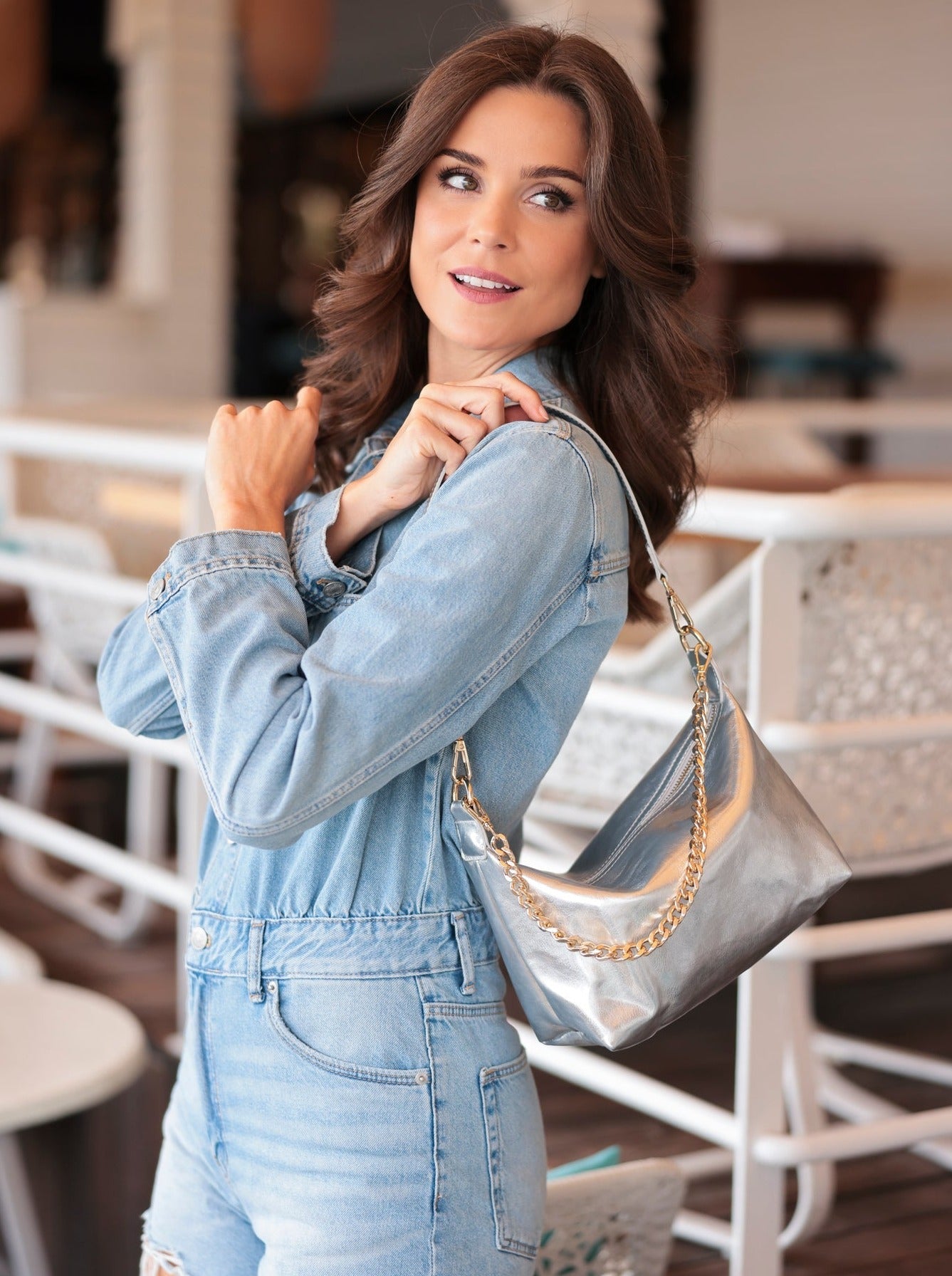 Make a statement this summer with Shiraleah's Maddie Shoulder Bag. Made from metallic PU, this shiny handbag is sure to turn heads. Add some versatility to your style by wearing with the detachable single shoulder strap or with the chic chain handle. Pair with other Shiraleah items to complete your look!