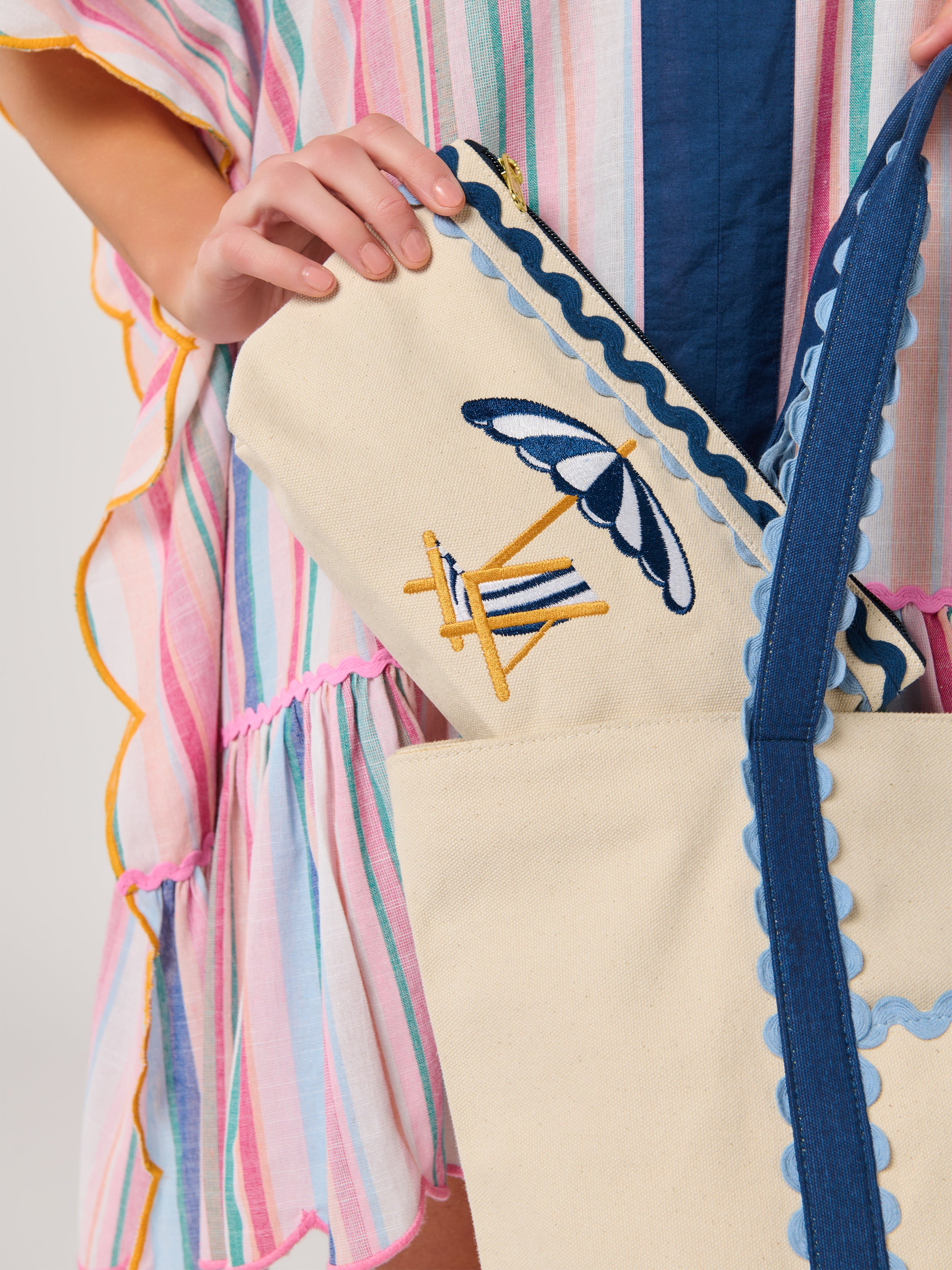 Shiraleah Poppy Zip Pouch BLUE