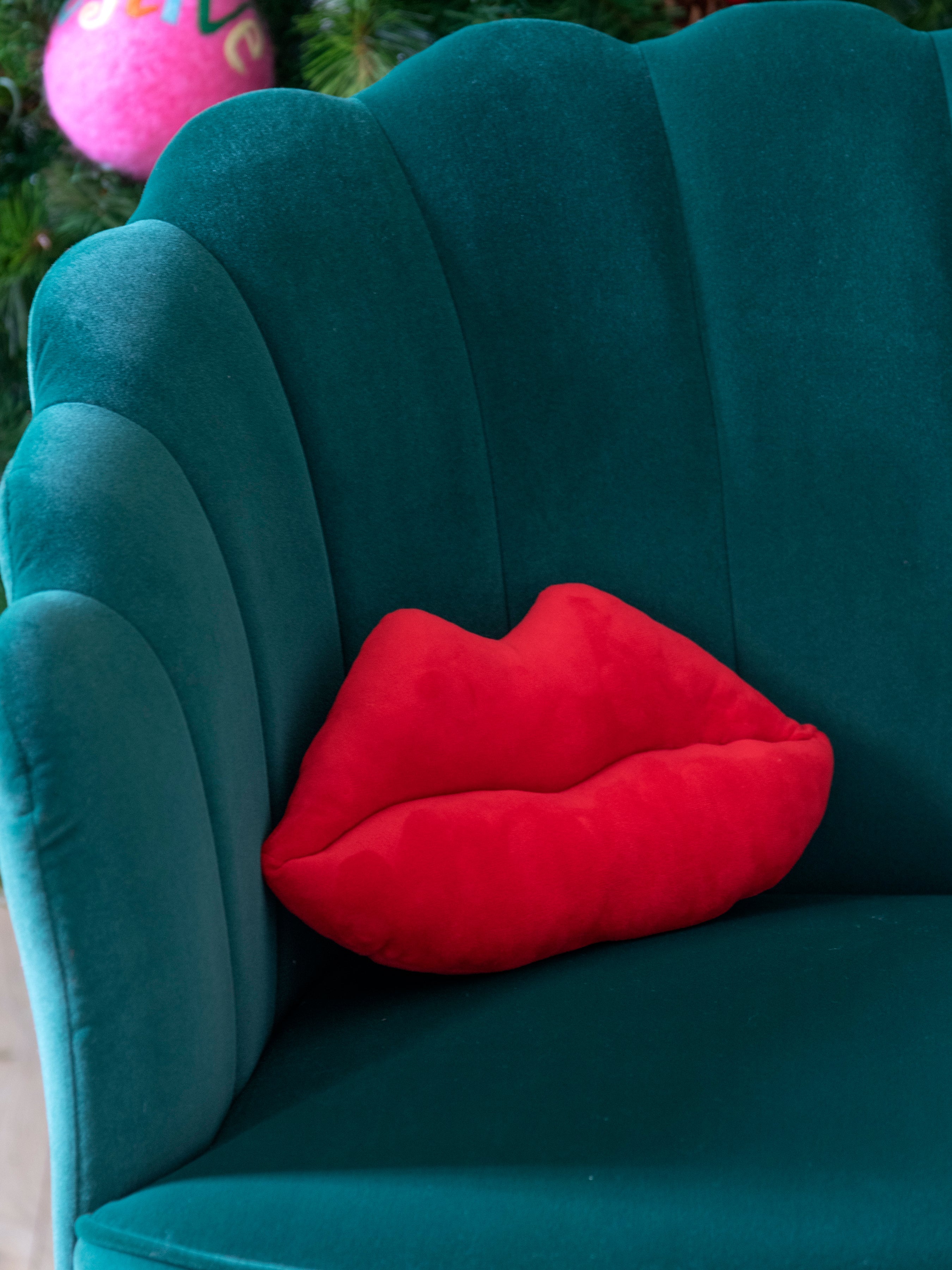 Shiraleah Lips Pillow, Red