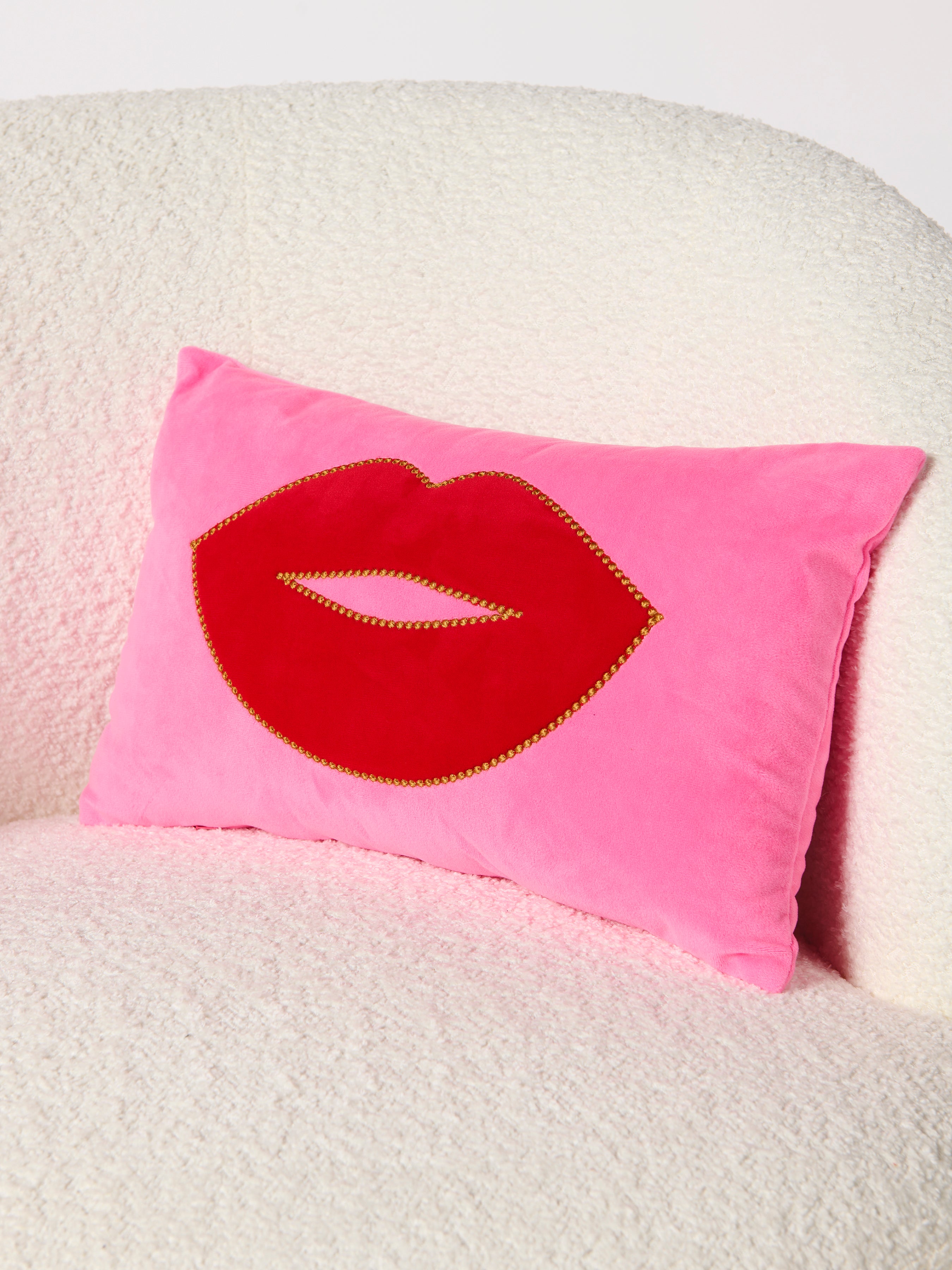 Shiraleah Kiss Pillow, Pink