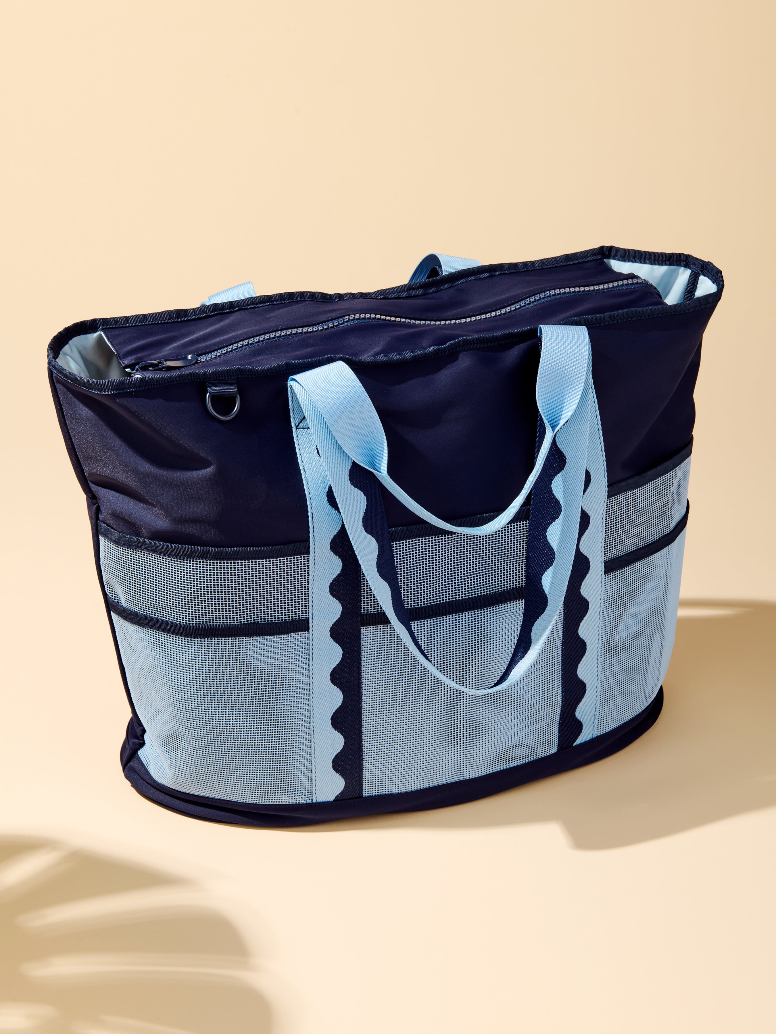 Shiraleah Camden Neoprene Tote NAVY