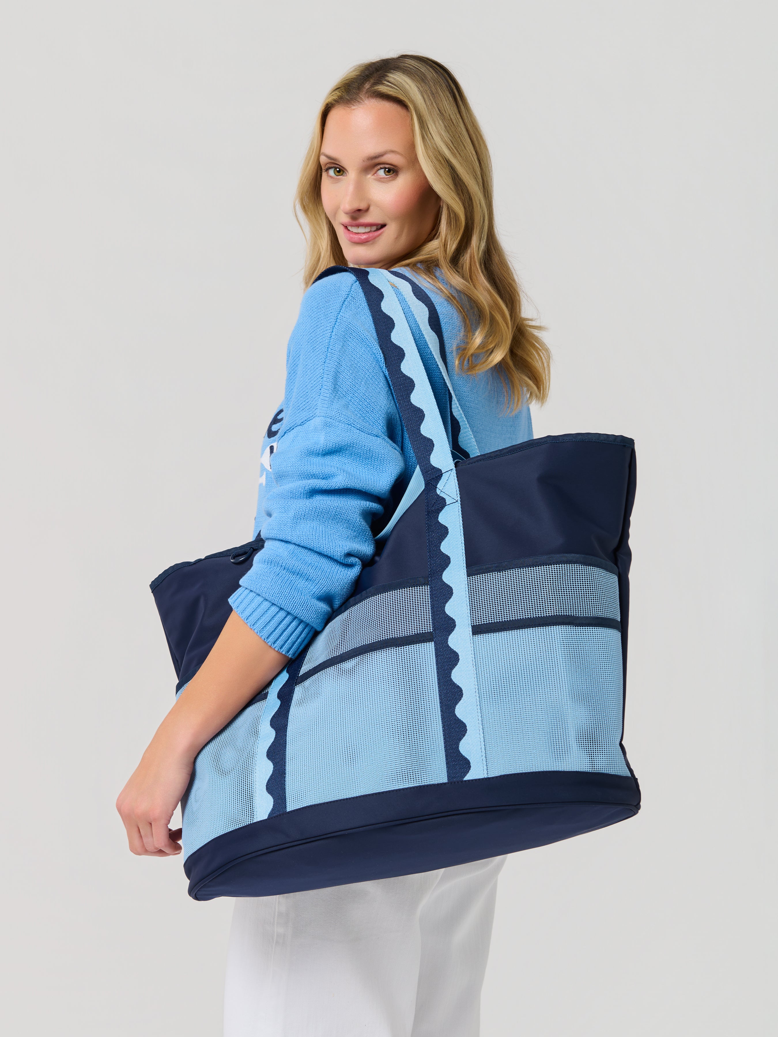 Shiraleah Camden Neoprene Tote NAVY