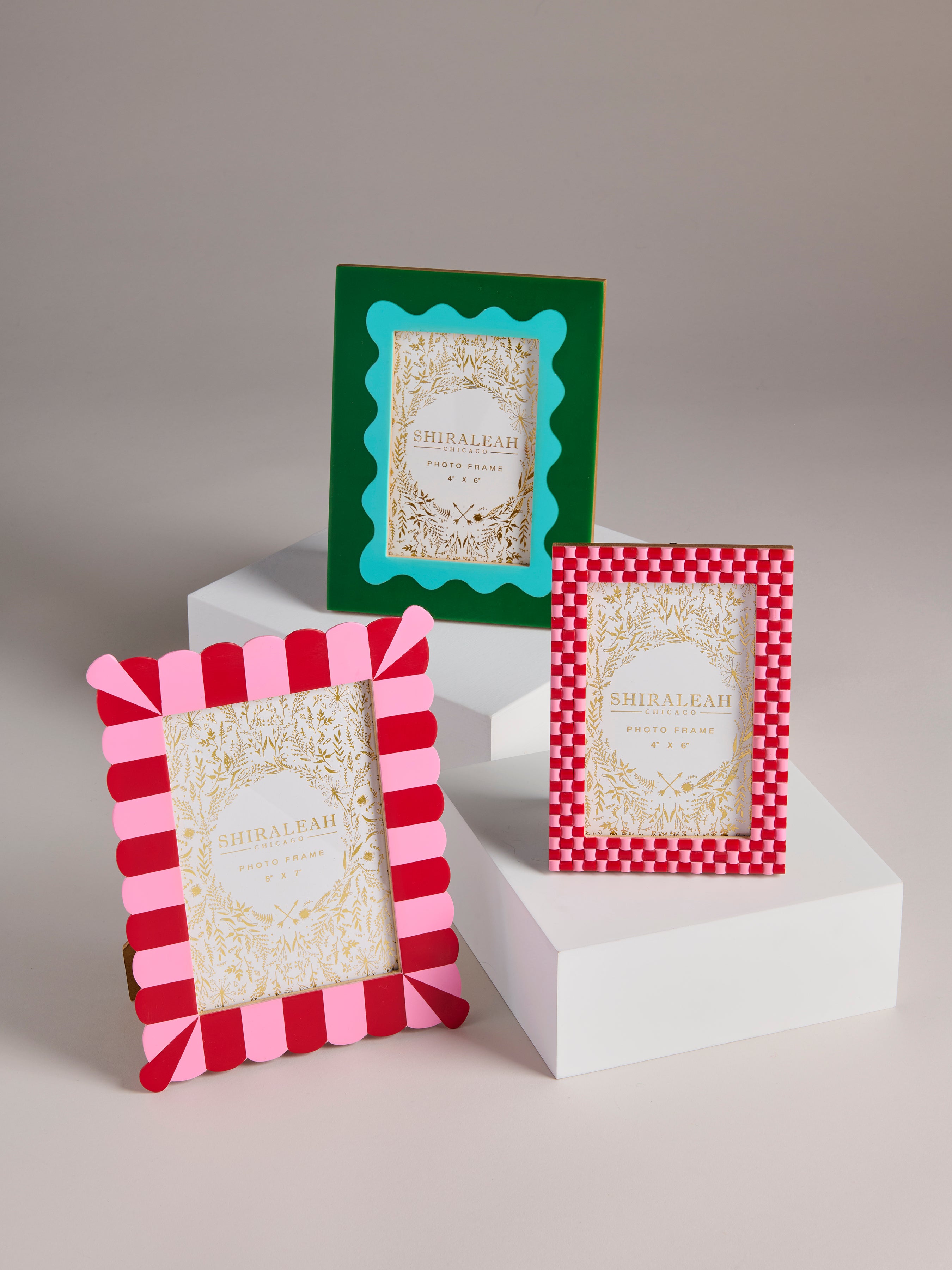 Shiraleah Viva 5" X 7" Scalloped Picture Frame RED
